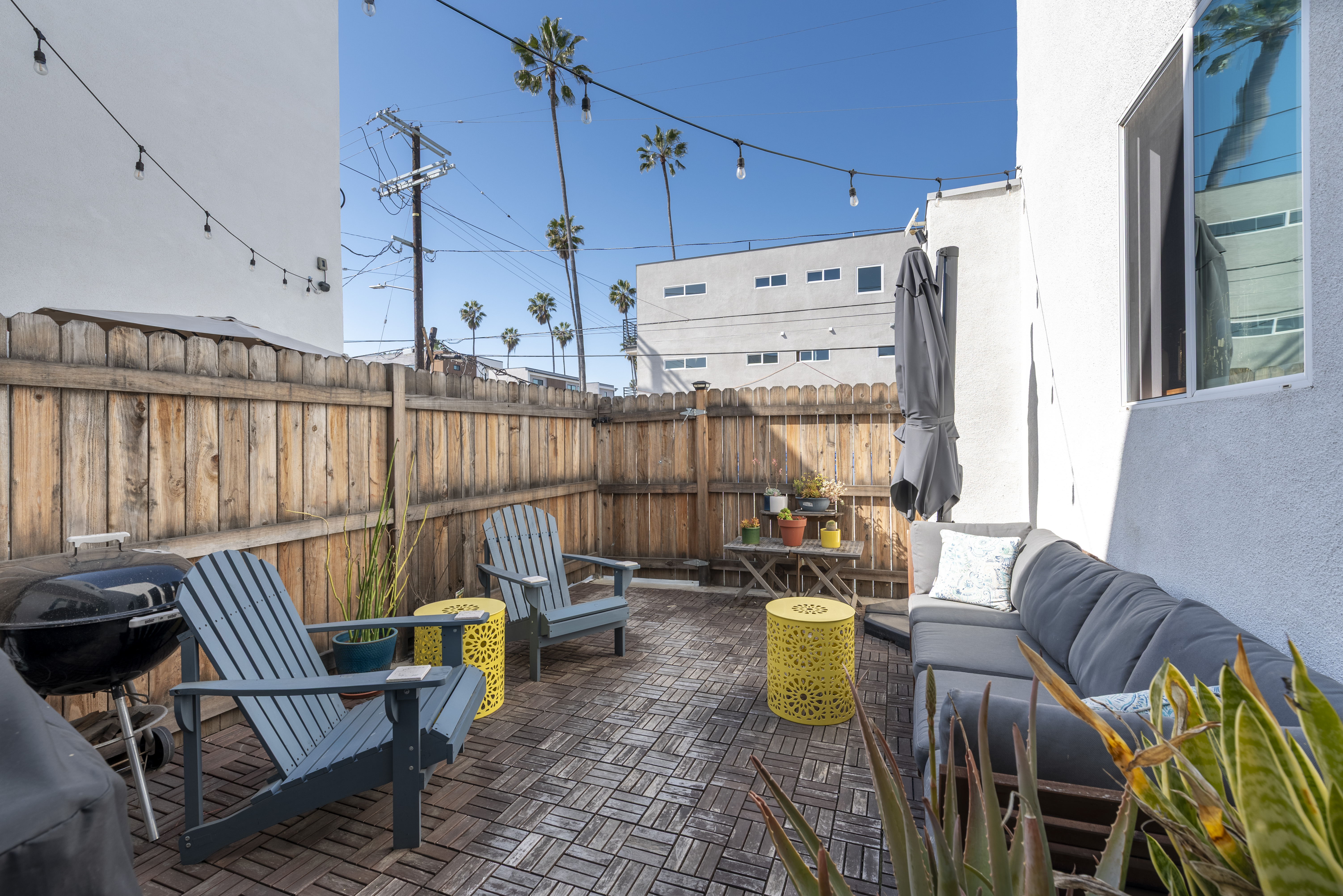 1005 Alexandria Avenue Los Angeles, CA 90029 - Photo 17 of 21 a view of a livingroom with furniture