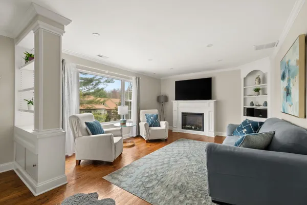 $525,000 | 43 Village Walk, Wilton, CT 06897