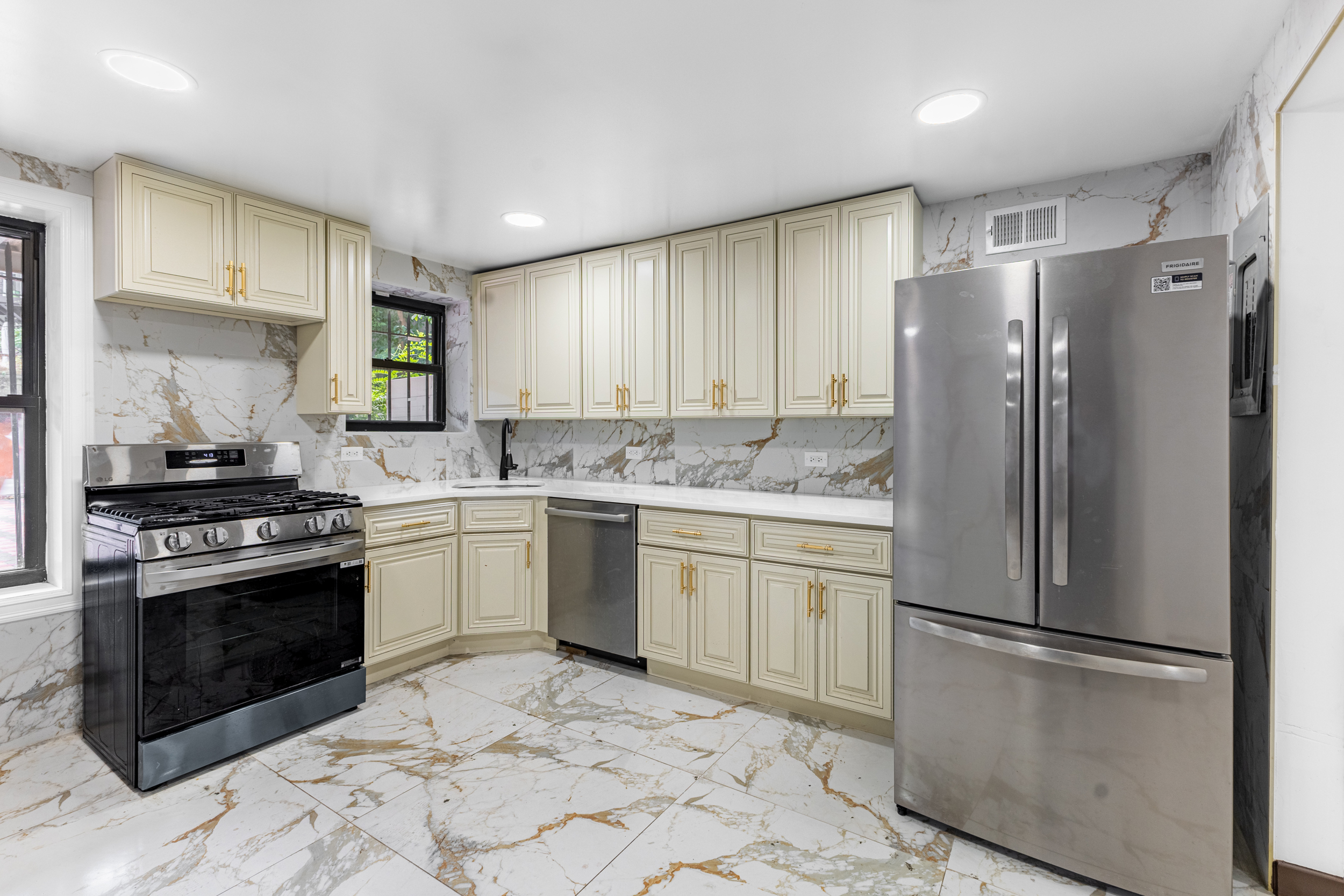 902 Lafayette Avenue Brooklyn, NY 11221 - Photo 9 of 17