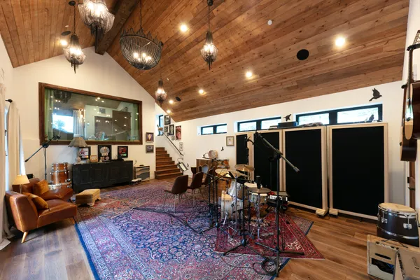 $2,550,000 | 28960 Crags Drive, Agoura Hills, CA 91301