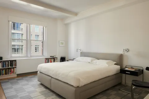$3,650,000 | 25 East End Avenue, Unit 11E | Upper East Side