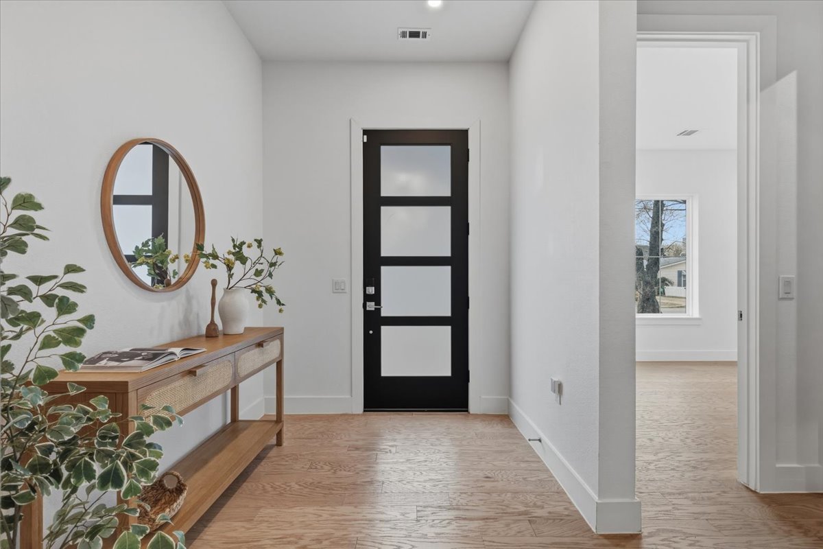 4527 Clawson Road Austin, TX 78745 - Photo 4 of 29