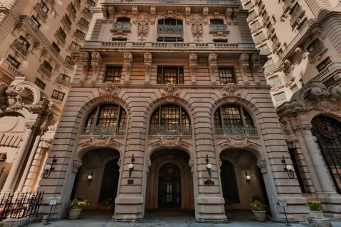 a close view of a fireplace in the corner