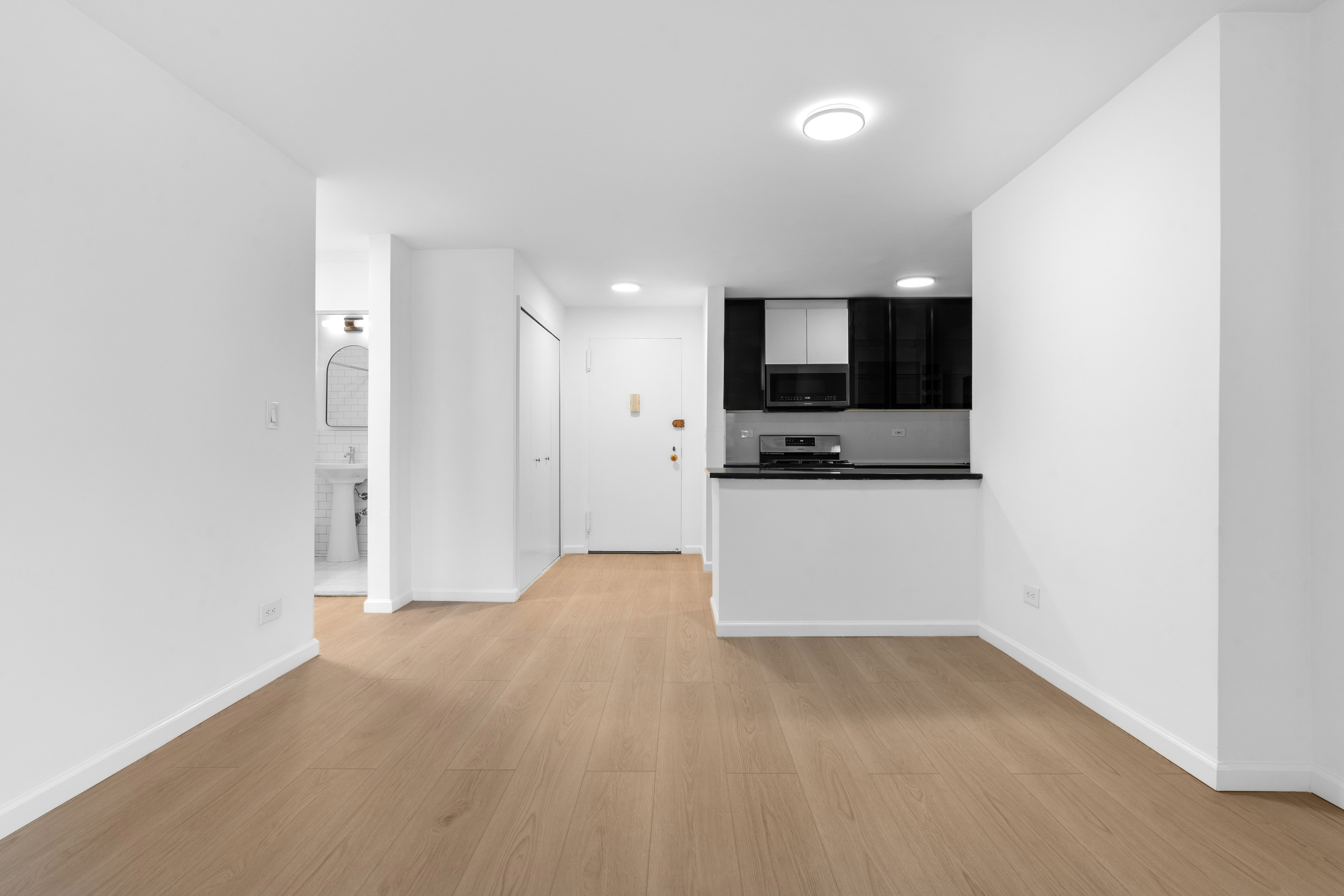 245 East 87th Street, Unit 14C Manhattan, NY 10128 - Photo 2 of 16