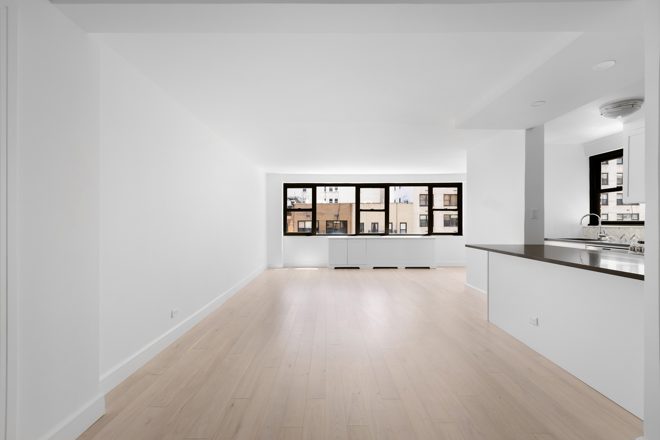 233 East 69th Street, Unit 6K Manhattan, NY 10021 - Photo 4 of 11