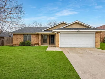 $279,000 | 825 Bristol Avenue, Saginaw, TX 76179