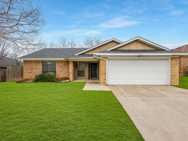 $279,000 | 825 Bristol Avenue, Saginaw, TX 76179