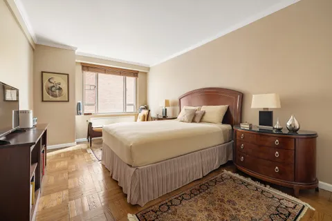 $3,150,000 | 30 East 62nd Street, Unit 4A | Lenox Hill