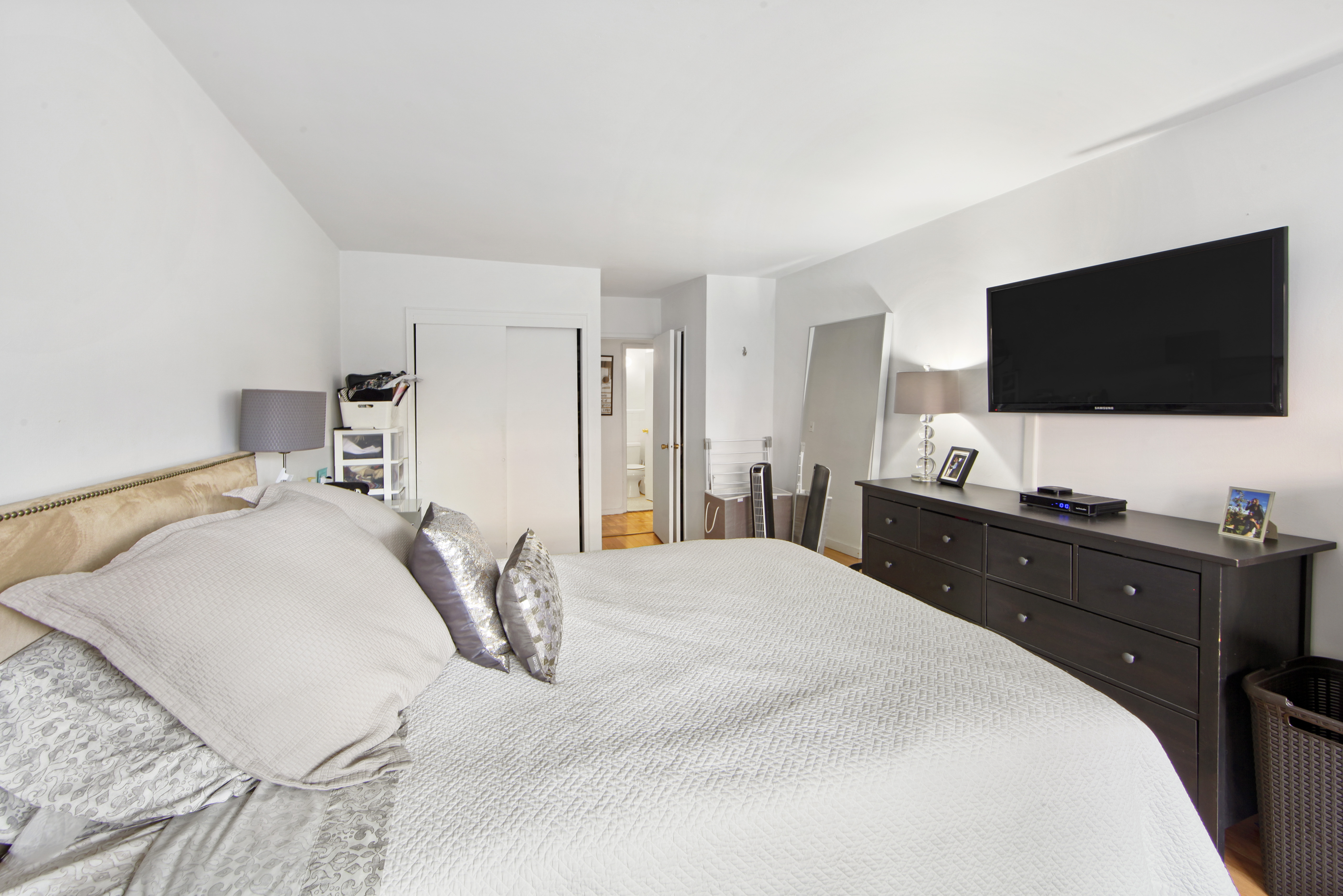 15 Charles Street, Unit 2H Manhattan, NY 10014 - Photo 2 of 9