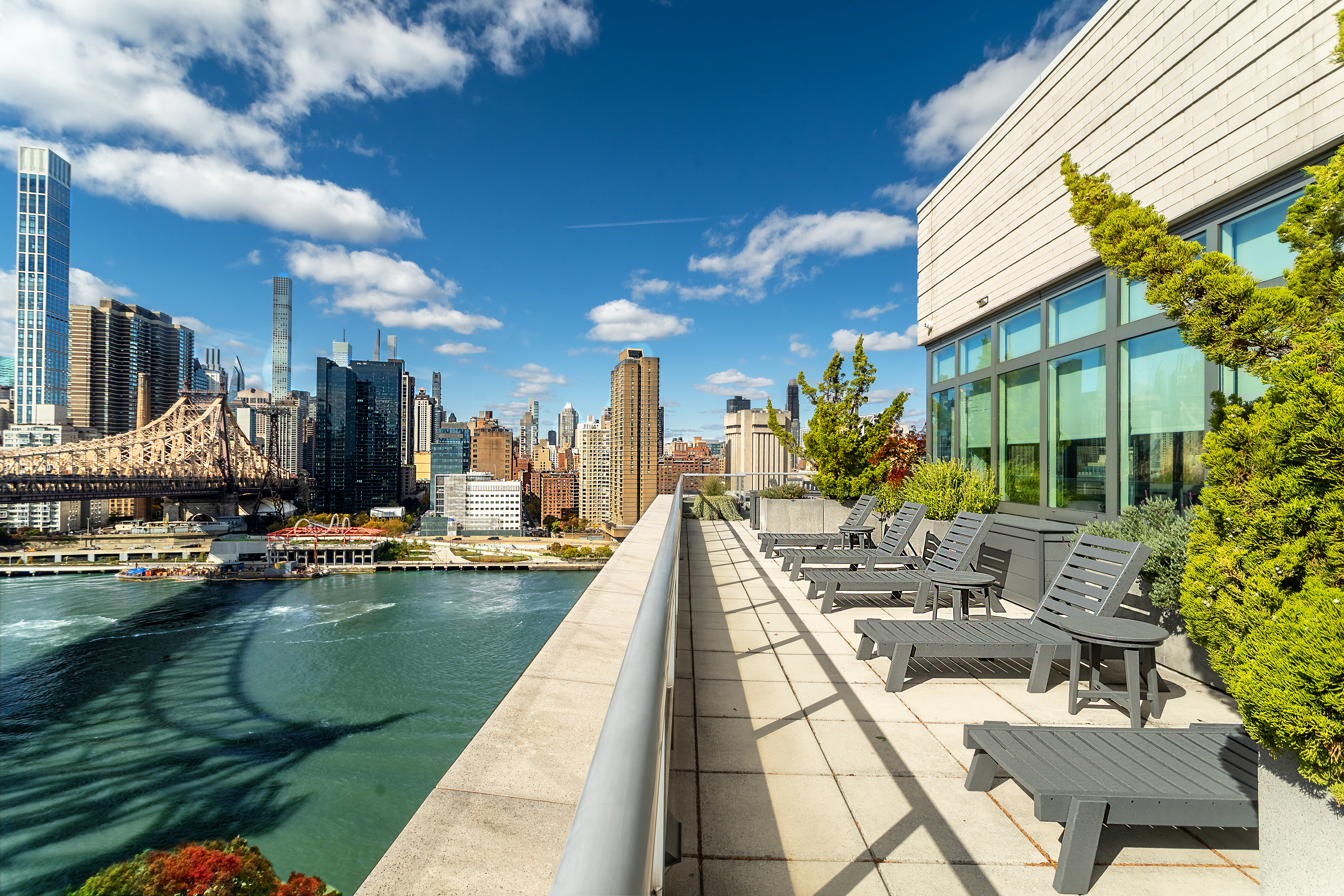 415 Main Street, Unit 7C Manhattan, NY 10044 - Photo 12 of 16 a view of a house with swimming pool and sitting area