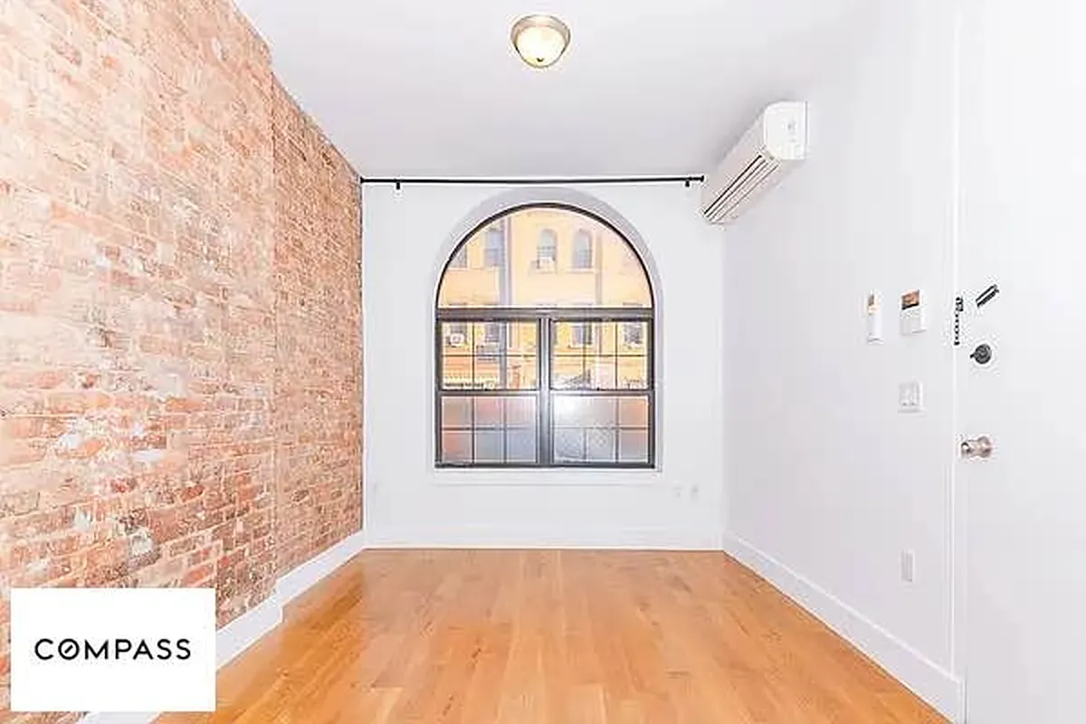 a view of empty room with window