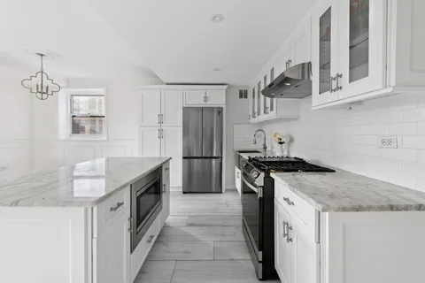 $1,250,000 | 350 East 62nd Street, Unit PHD | Lenox Hill