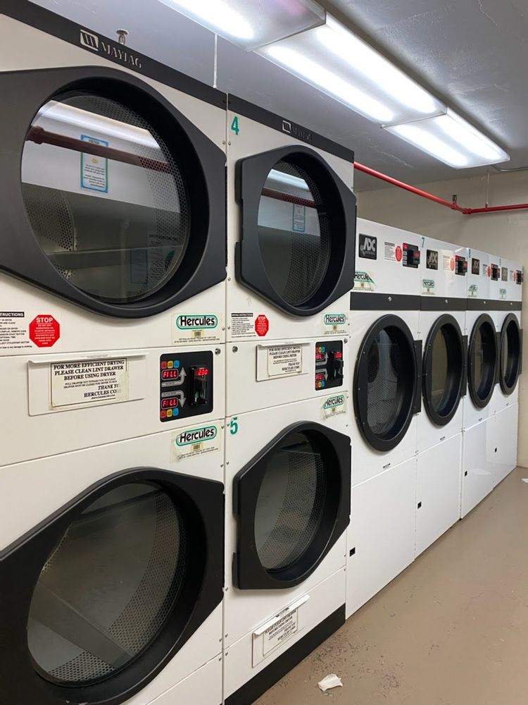 376 Broadway, Unit 8F Manhattan, NY 10013 - Photo 17 of 20 a utility room with dryer and washer