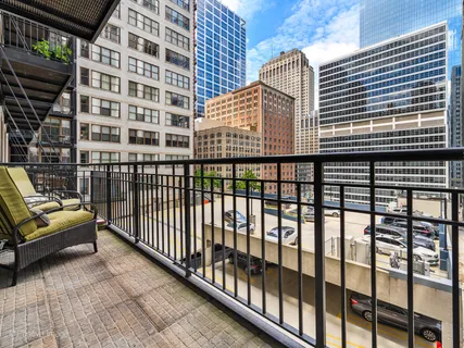 $250,000 | 212 West Washington Street, Unit 812, Chicago, IL 60606