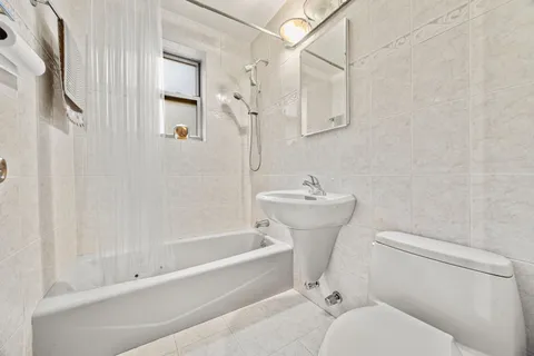 $585,000 | 3850 Hudson Manor Terrace, Unit 1EE/2EE | Riverdale