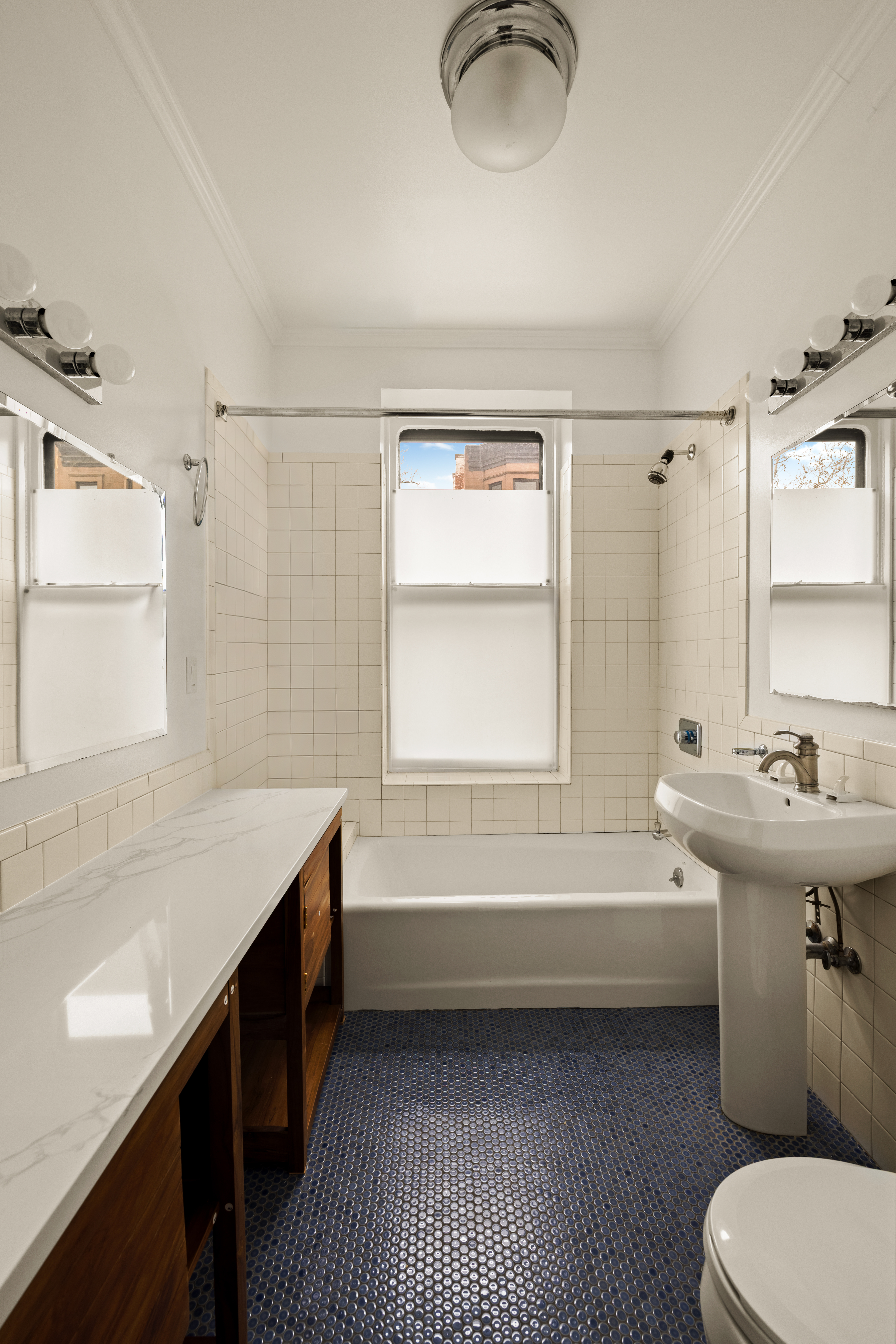 906 President Street, Unit 1 Brooklyn, NY 11215 - Photo 12 of 18 a bathroom with a sink a toilet and a bathtub
