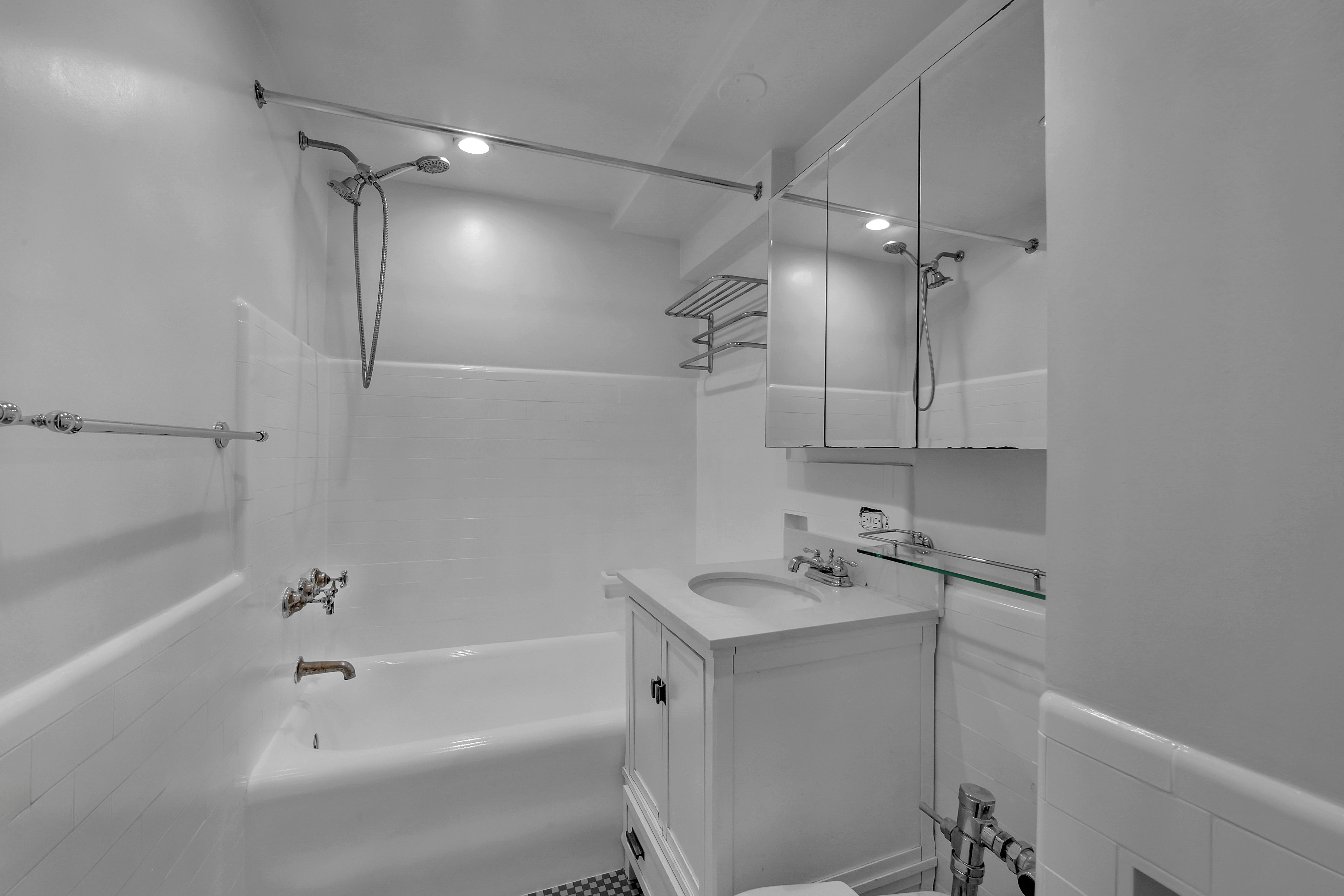 25 Tudor City Place, Unit 1315 Manhattan, NY 10017 - Photo 11 of 16 Gallery Image 11