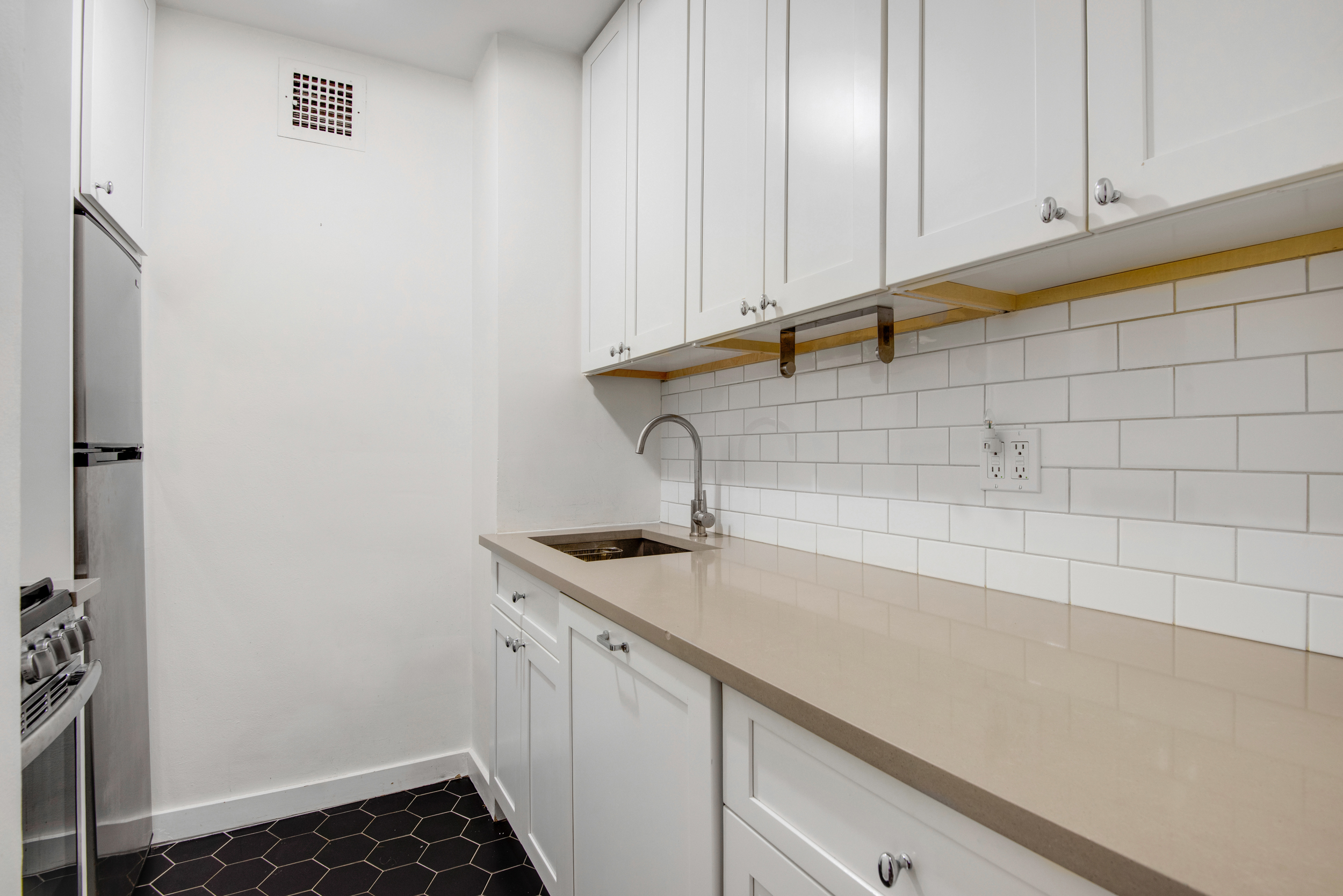 357 East 57th Street, Unit 2E Manhattan, NY 10022 - Photo 6 of 17 Gallery Image 6