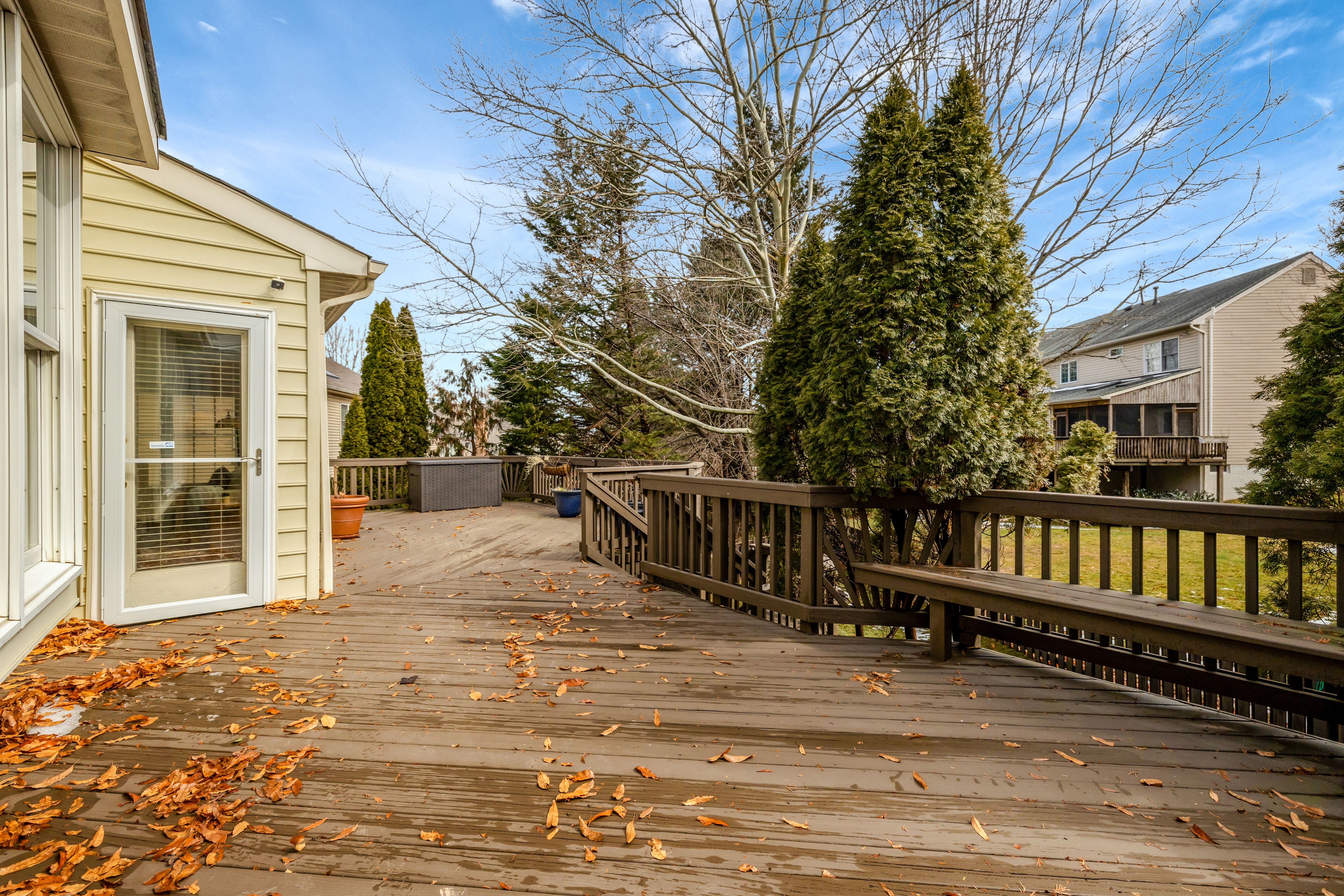 1295 Gatesmeadow Way Reston, VA 20194 - Photo 4 of 57