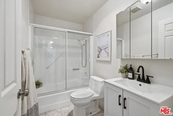 $1,180,000 | 12321 Ocean Park Boulevard, Unit 18, Los Angeles, CA 90064