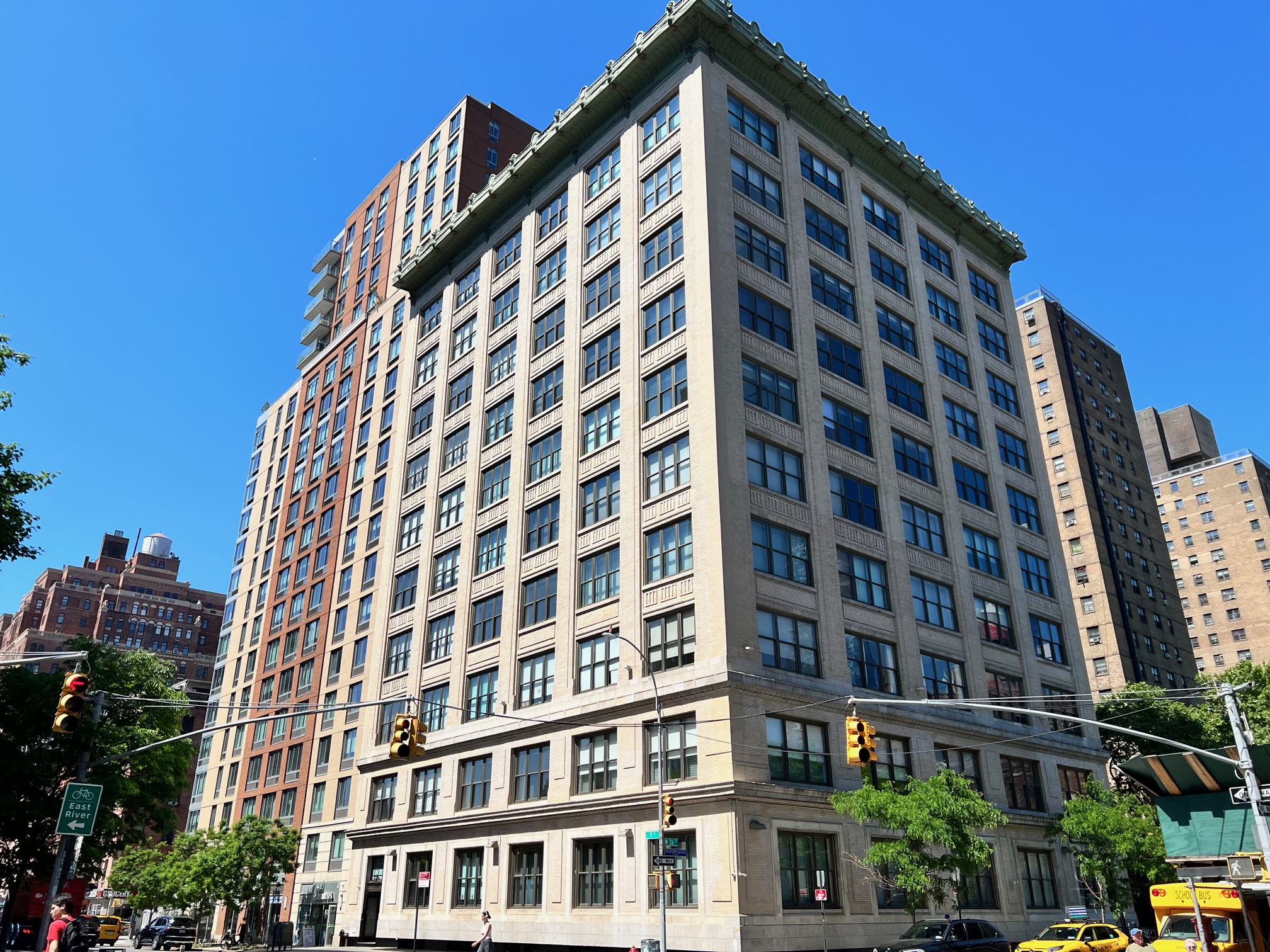 263 9th Avenue, Unit 3D Manhattan, NY 10001 - Photo 14 of 15 a view of a building