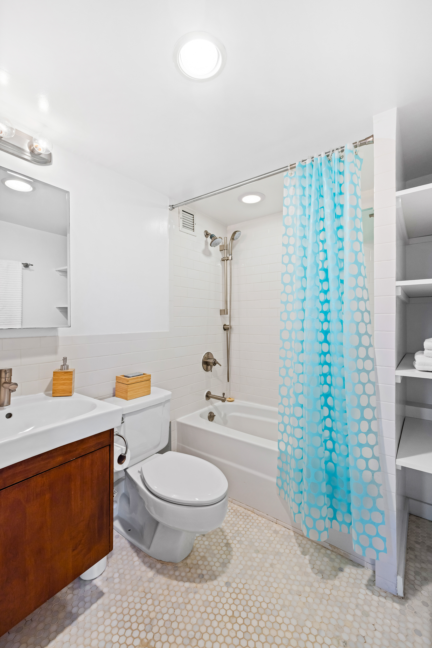 55 Poplar Street, Unit 6K Brooklyn, NY 11201 - Photo 9 of 15 a bathroom with a toilet a sink and a bathtub