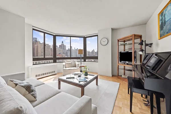 $5,995 | 225 West 83rd Street, Unit 10Z | Upper West Side