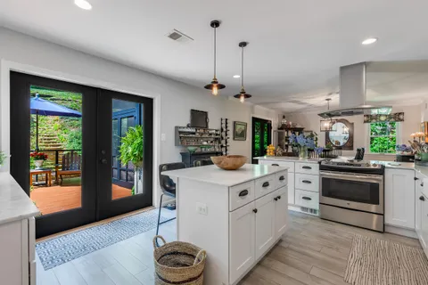 $1,250,000 | 1702 Mason Hill Drive, Alexandria, VA 22307