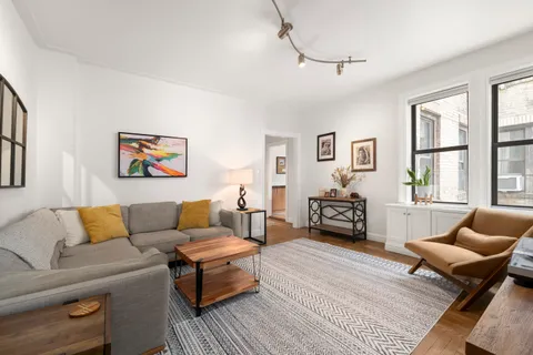 $895,000 | 222 East 82nd Street, Unit 5E | Upper East Side