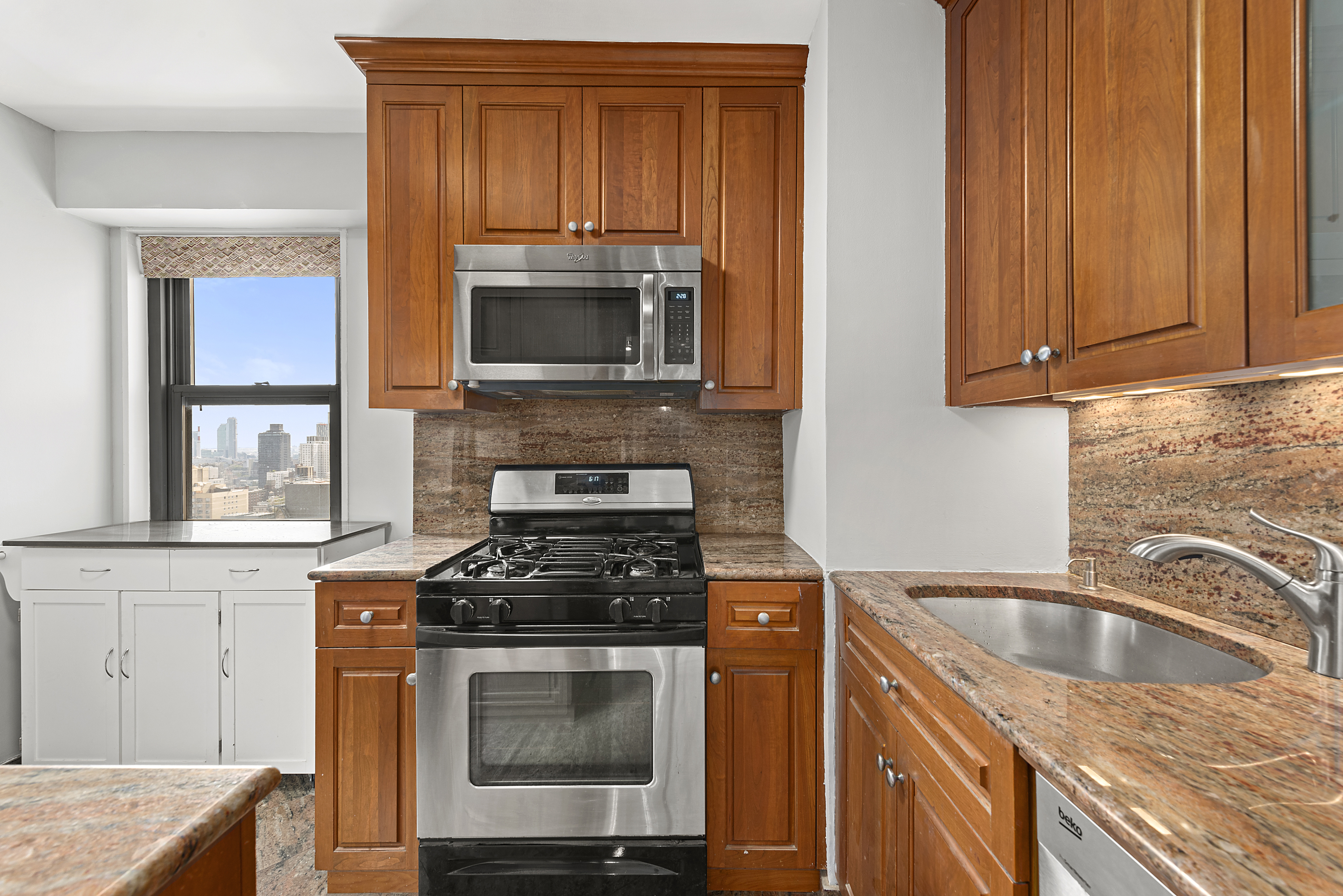 250 East 87th Street, Unit 30AJ Manhattan, NY 10128 - Photo 4 of 9