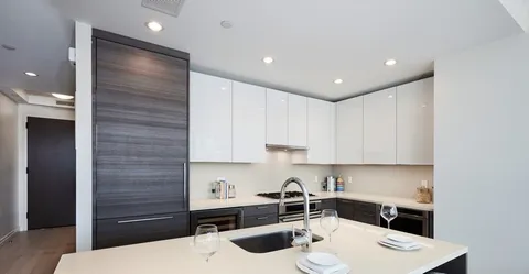 $1,295,000 | 1 Franklin Street, Unit 2011, Boston, MA 02110