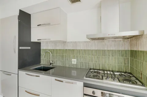 $999,000 | 69 Berry Street, Unit L1 | Williamsburg