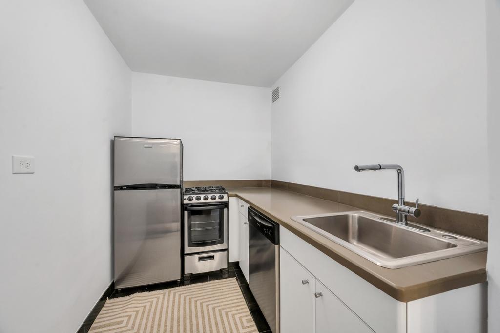 345 East 73rd Street, Unit 5F Manhattan, NY 10021 - Photo 5 of 13