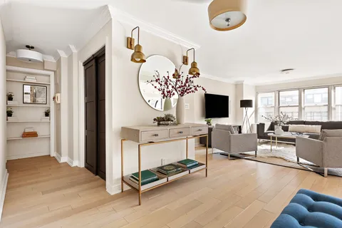 $1,995,000 | 155 East 38th Street, Unit 12J | Murray Hill