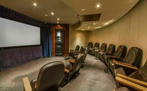 $3,880,000 | 25 Columbus Circle, Unit 59F | Upper West Side