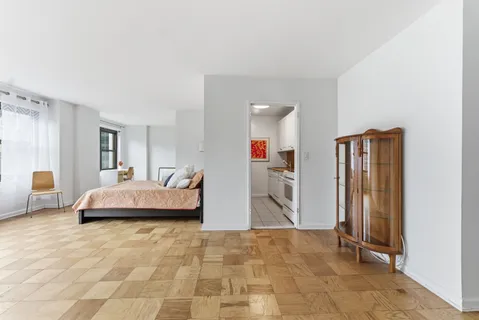 $550,000 | 140 West End Avenue, Unit 6D | Upper West Side