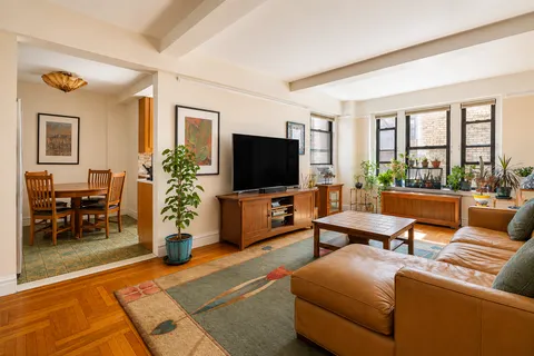 $649,000 | 127 West 96th Street, Unit 5A | Upper West Side