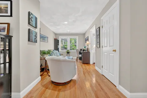 Contact Agent | 102 Central Street, Unit 5A, Saugus, MA 01906