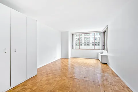 $3,690 | 350 West 50th Street, Unit 5M | Hell's Kitchen