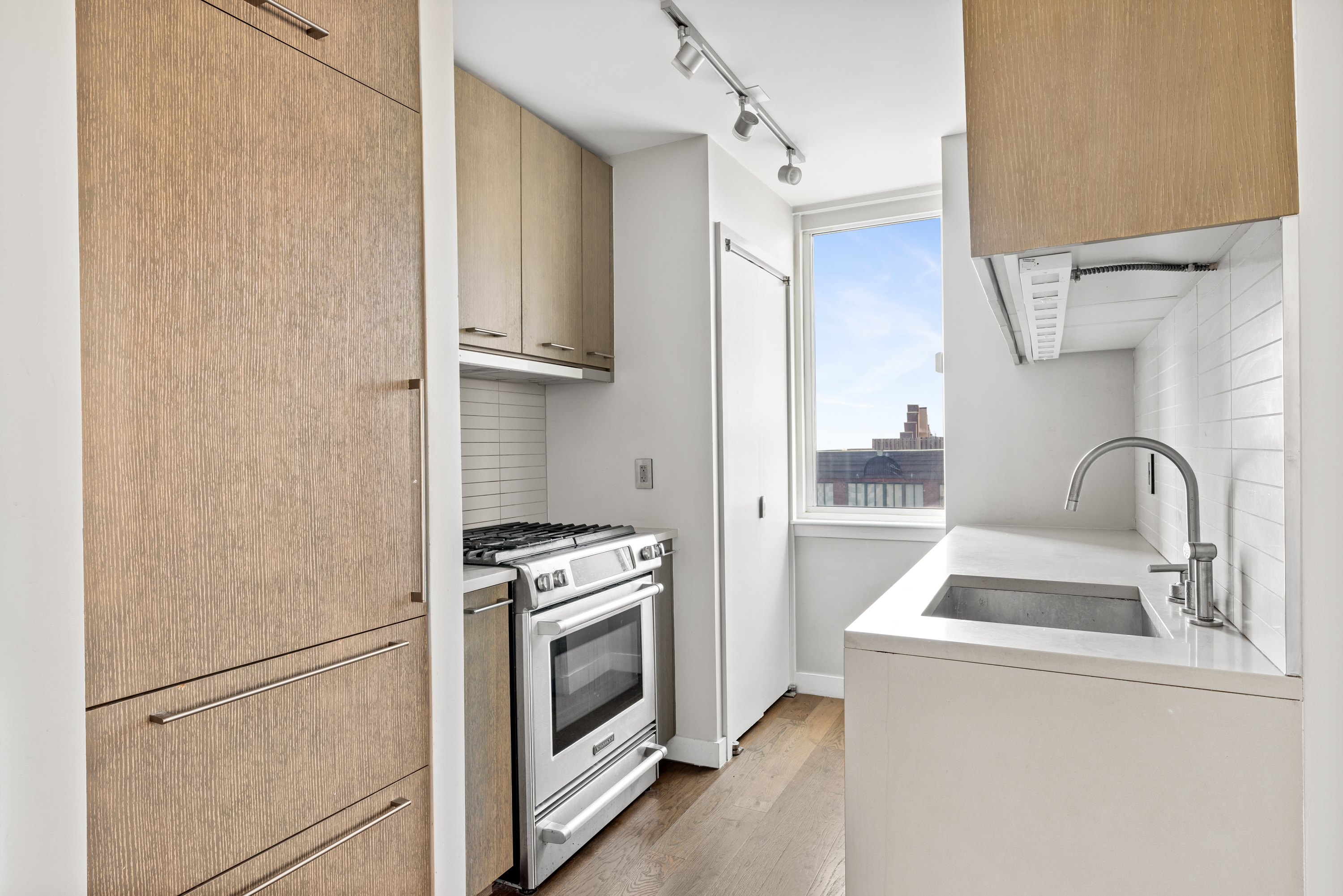 225 Rector Place, Unit 17H Manhattan, NY 10280 - Photo 3 of 16