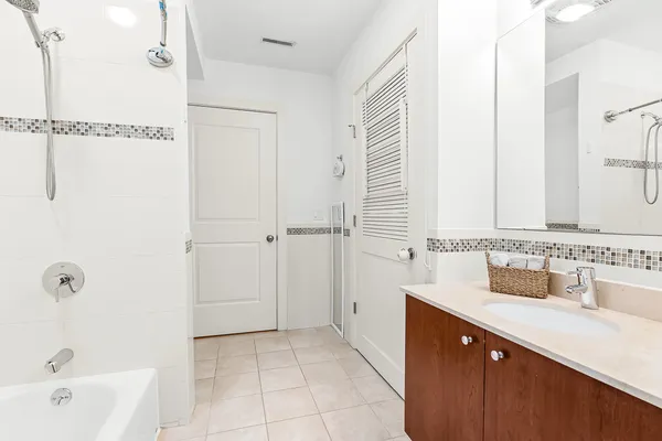 $1,299,000 | 310 Hammond Pond Parkway, Unit 301, Chestnut Hill, MA 02467