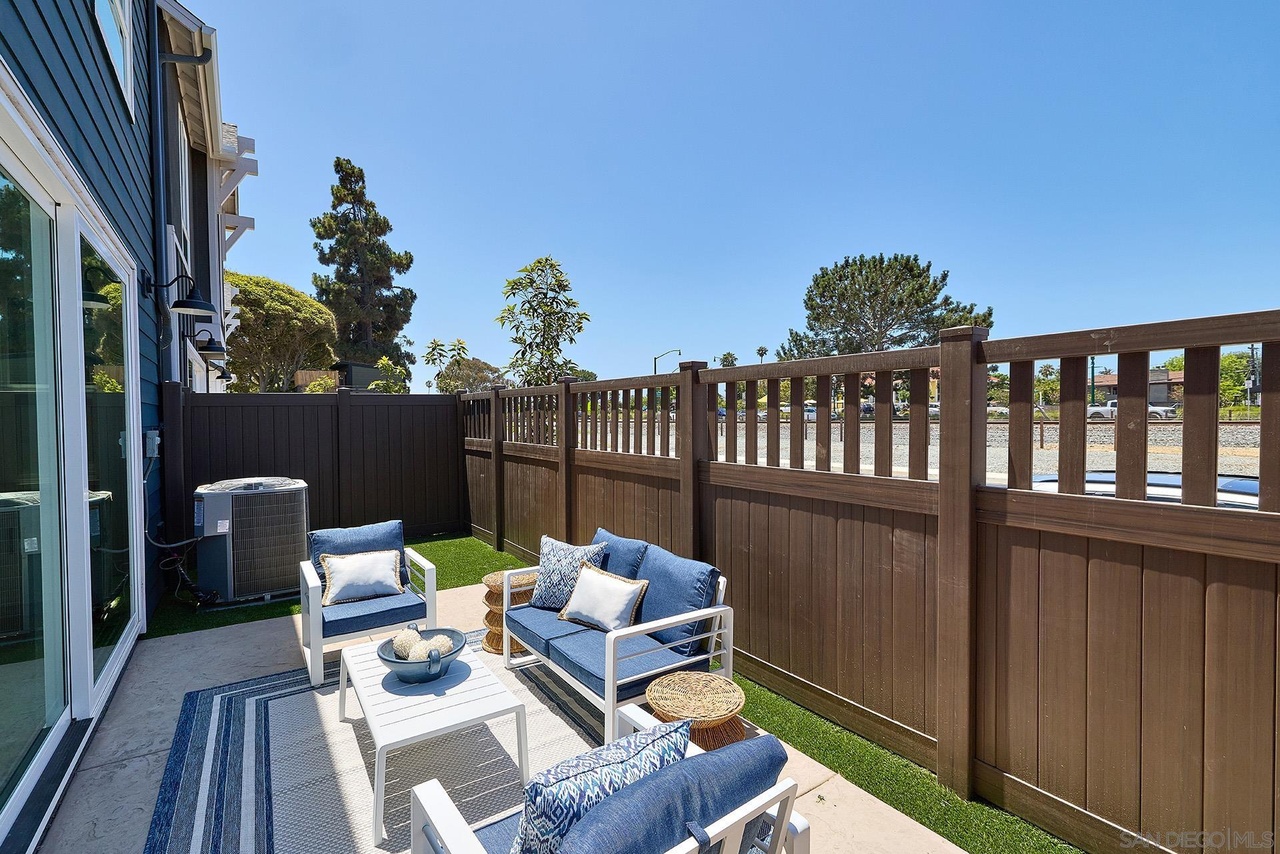 561 North Vulcan Avenue Encinitas, CA 92024 - Photo 10 of 35