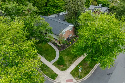 $1,565,000 | 6501 Bannockburn Drive, Bethesda, MD 20817