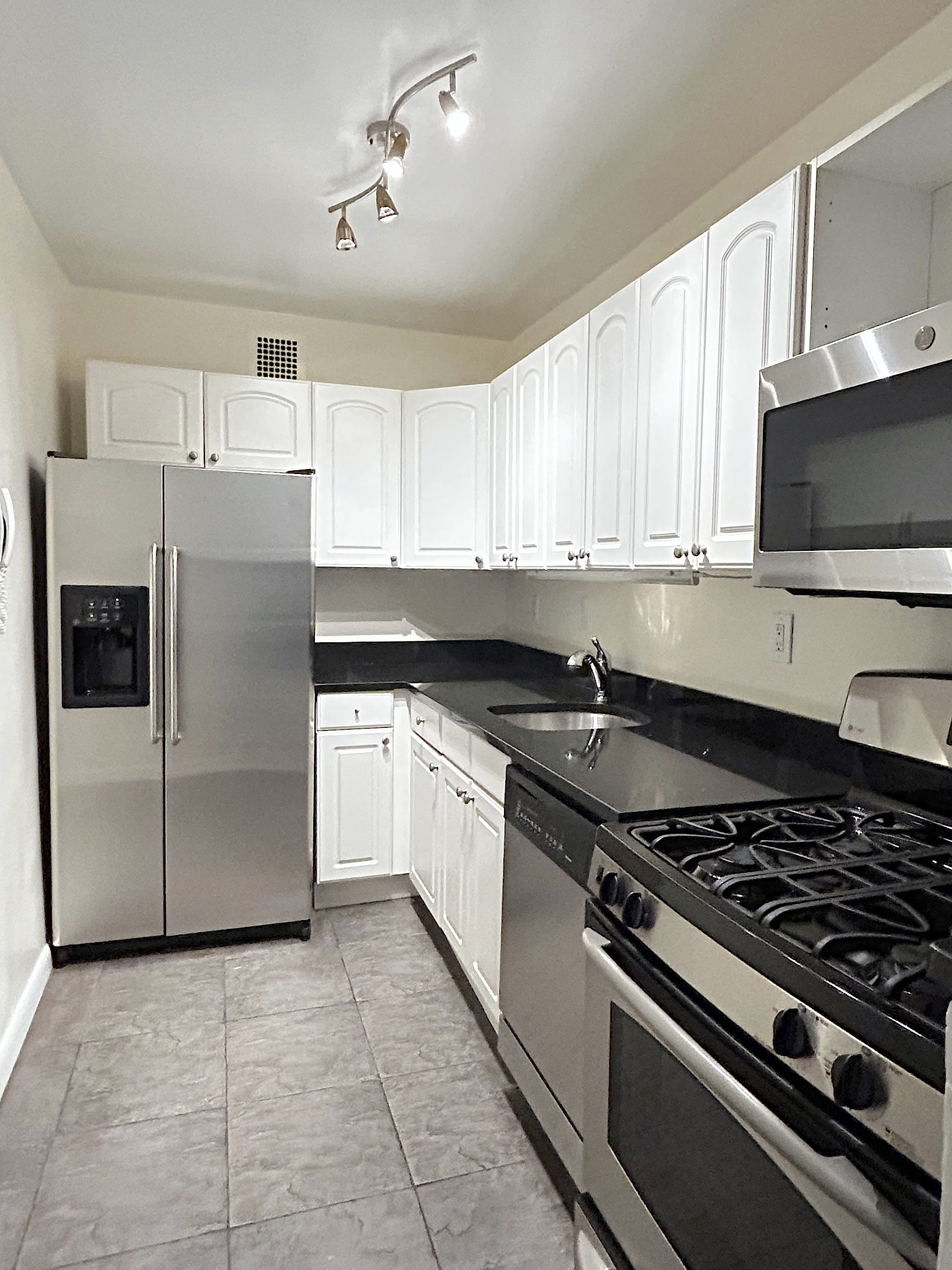 77 West 55th Street, Unit 6G Manhattan, NY 10019 - Photo 3 of 7