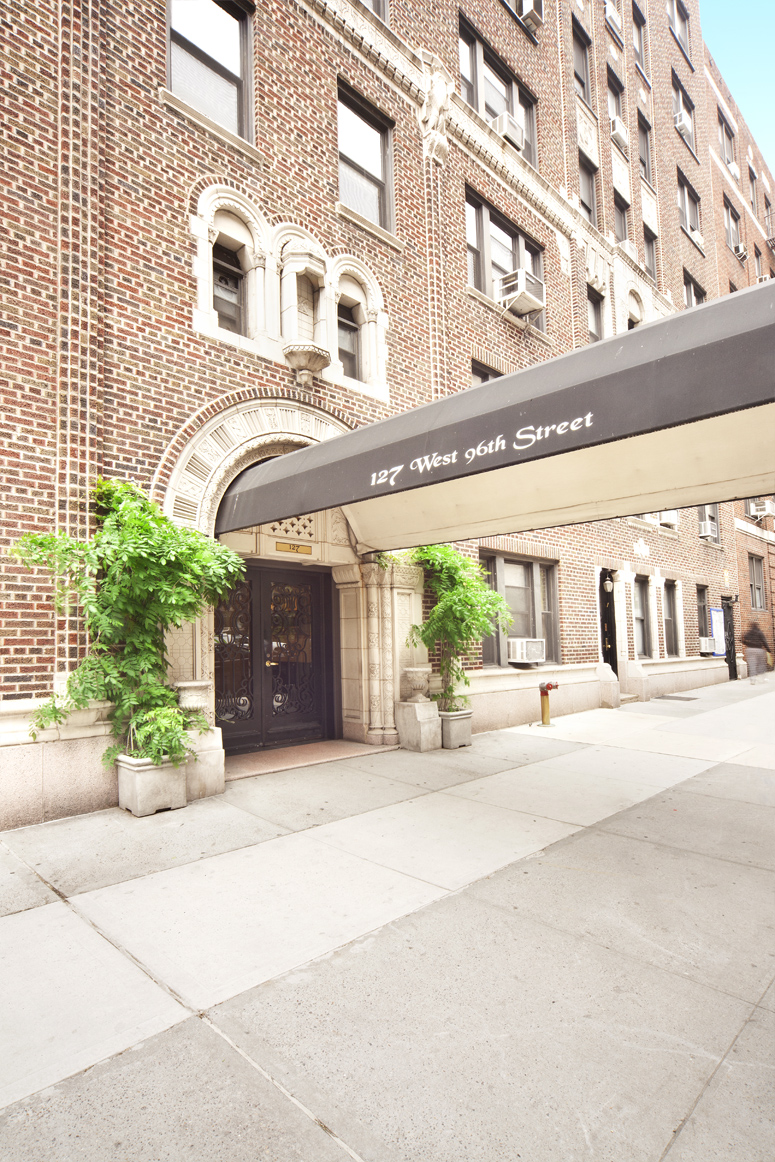 127 West 96th Street, Unit 4D Manhattan, NY 10025 - Photo 13 of 14 front view of a building