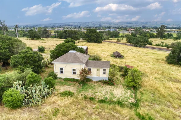 $1,299,000 | 195 Cinnabar Avenue, Petaluma, CA 94952