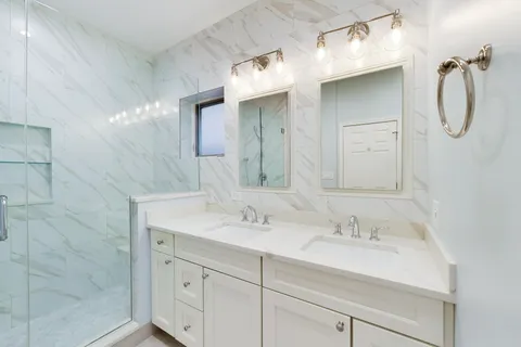 $750,000 | 1086 North Paulina Street, Unit B, Chicago, IL 60622