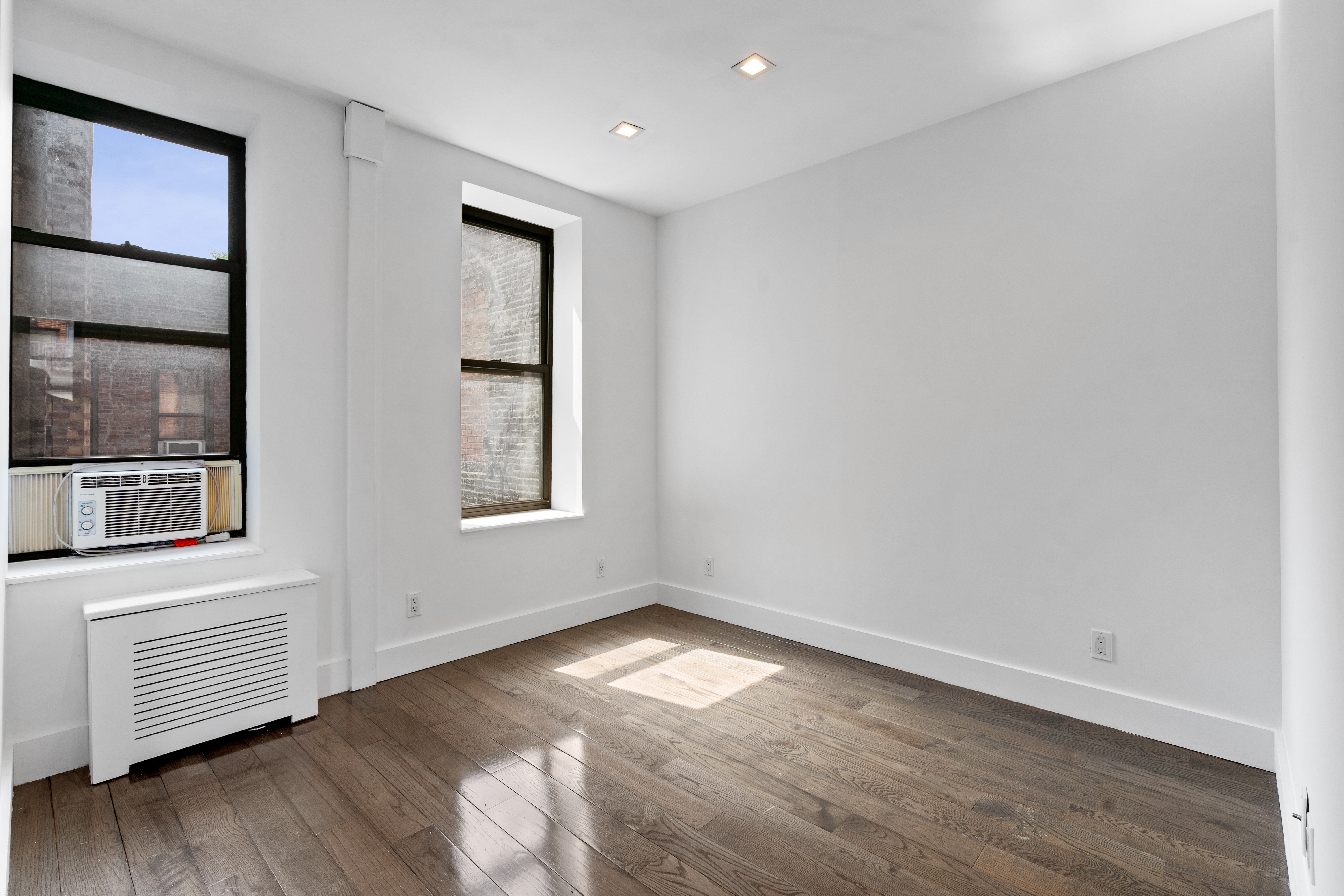 152 Thompson Street, Unit 4E Manhattan, NY 10012 - Photo 4 of 11