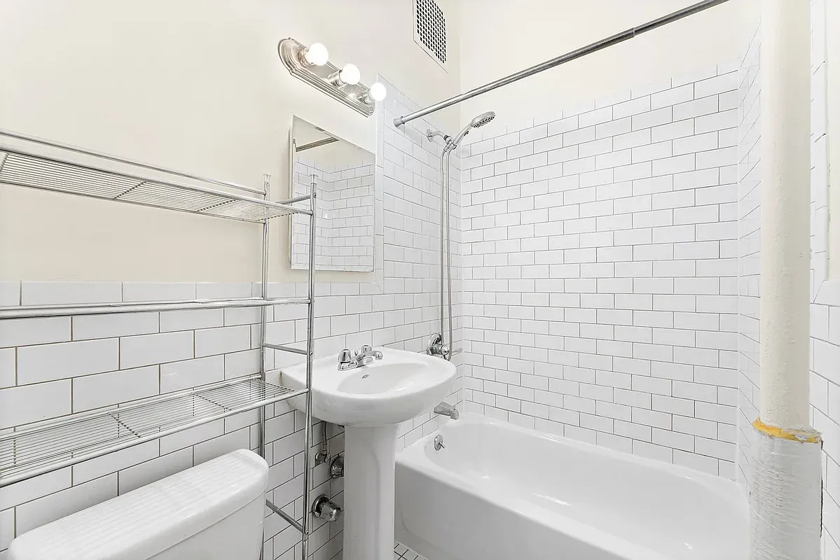 $2,800 | 445 West 48th Street, Unit 1C | Hell's Kitchen