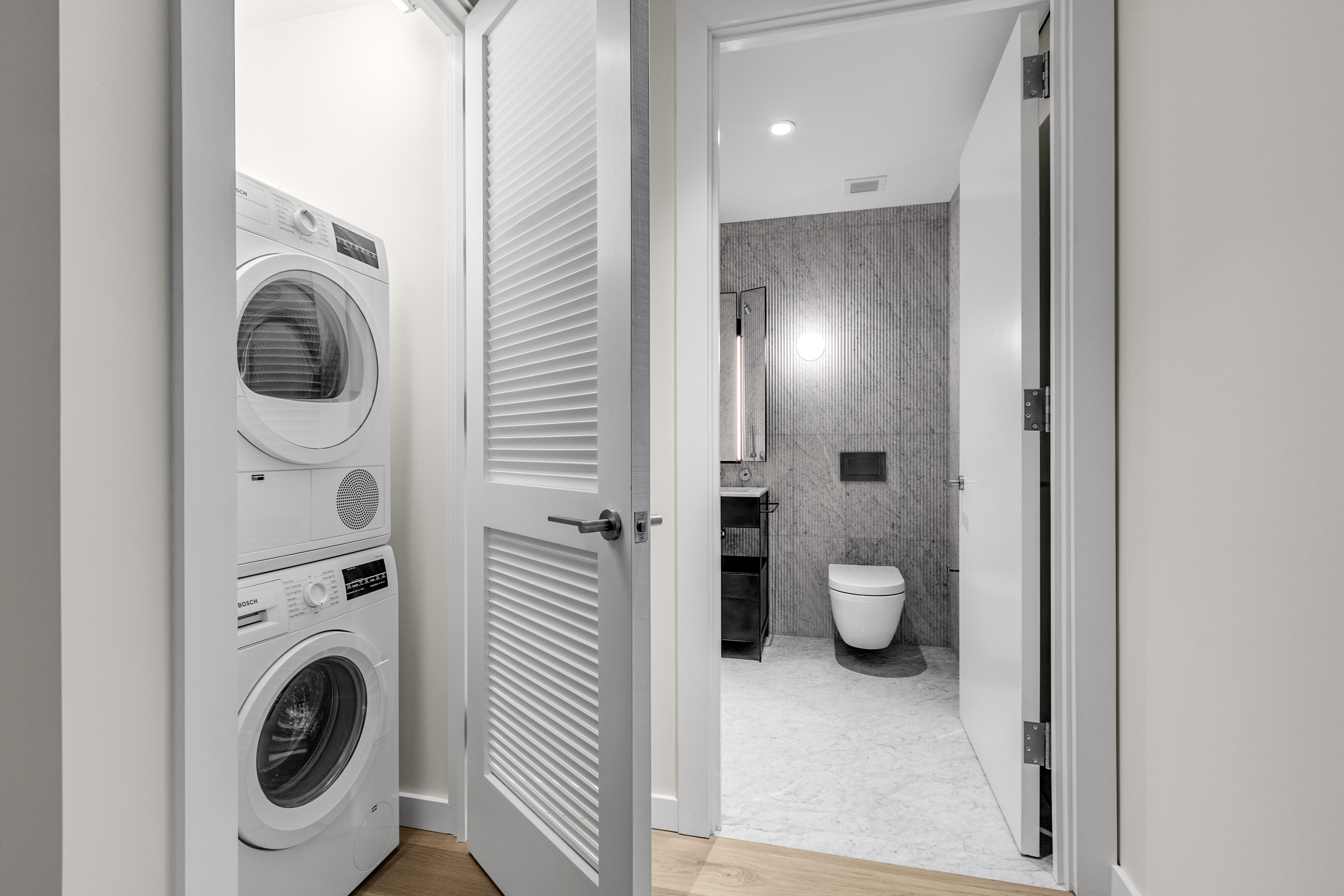 135 East 47th Street, Unit 16F Manhattan, NY 10017 - Photo 6 of 13